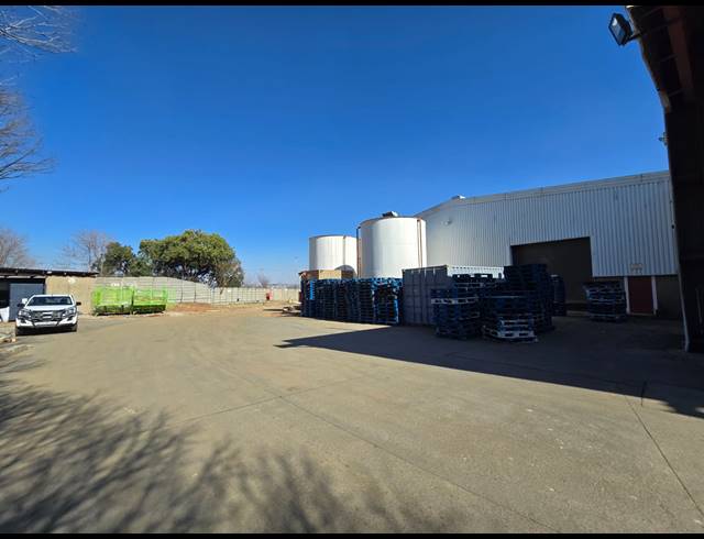12,000M² WAREHOUSE TO LET IN DENVER